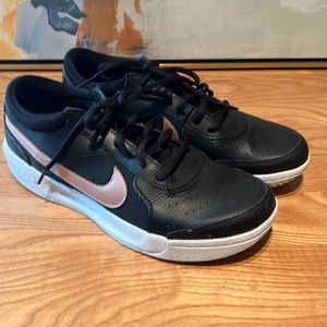 Nike Court Sz 9 Women's Zoom Lite 3
Tennis Shoes Black Bronze Gold
